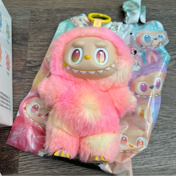 THE MONSTERS Big into Energy Series-Vinyl Plush Pendant Blind Box - Loyalty - Picture 2 of 9